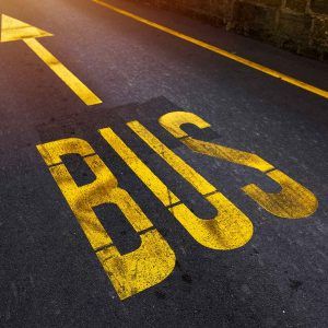 Señal de Bus en la carretera