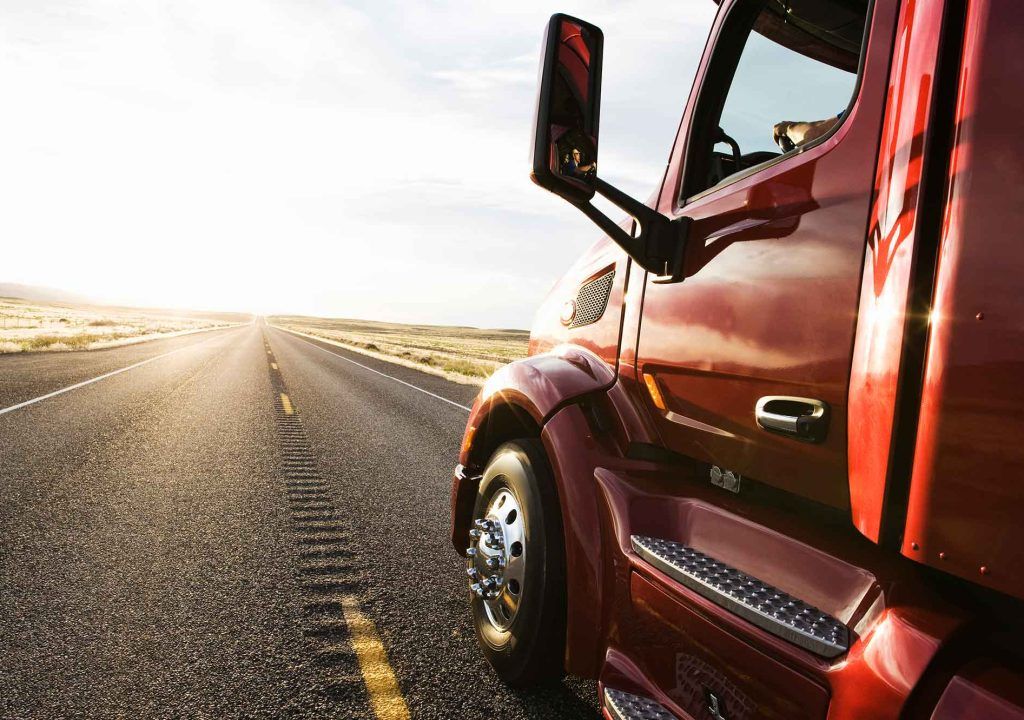 Camión rojo de Autoescuela Hinarejos