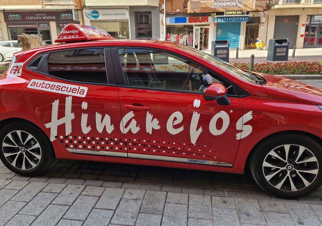 Coche de Autoescuela Hinarejos